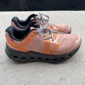 On Running Women’s Cloudgo Sneakers  size 6